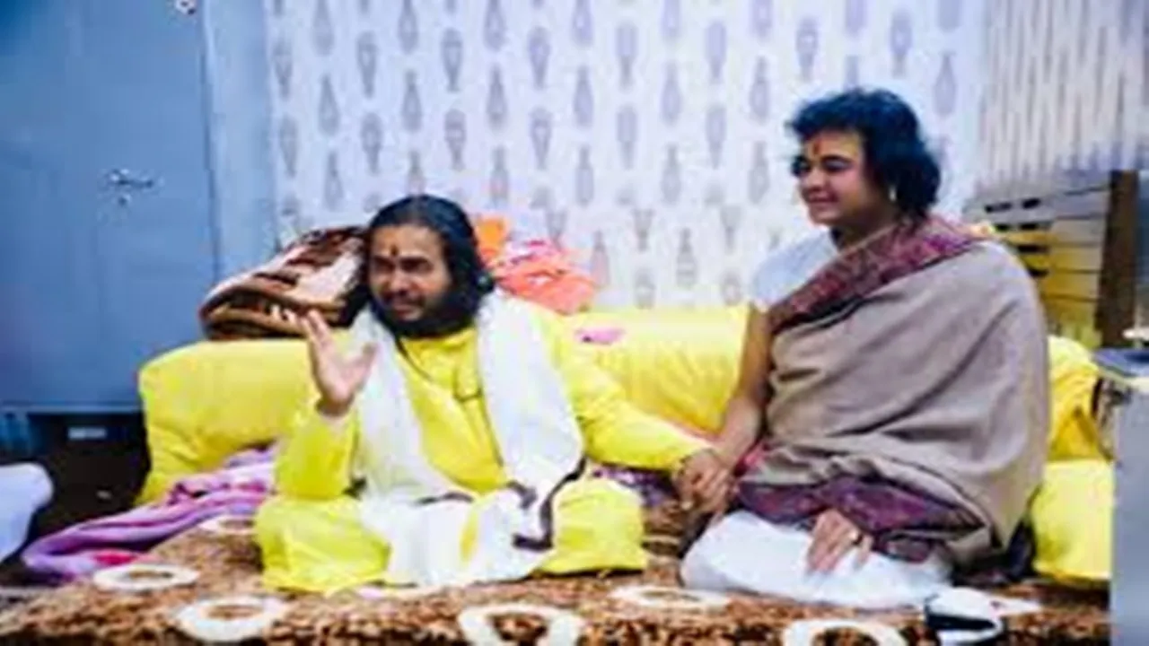 महाकुंभ की आलोचना करने वालों पर भड़का संत समाज, बोले सतुआ बाबा- अखिलेश जी, अफवाहें मत फैलाइए...