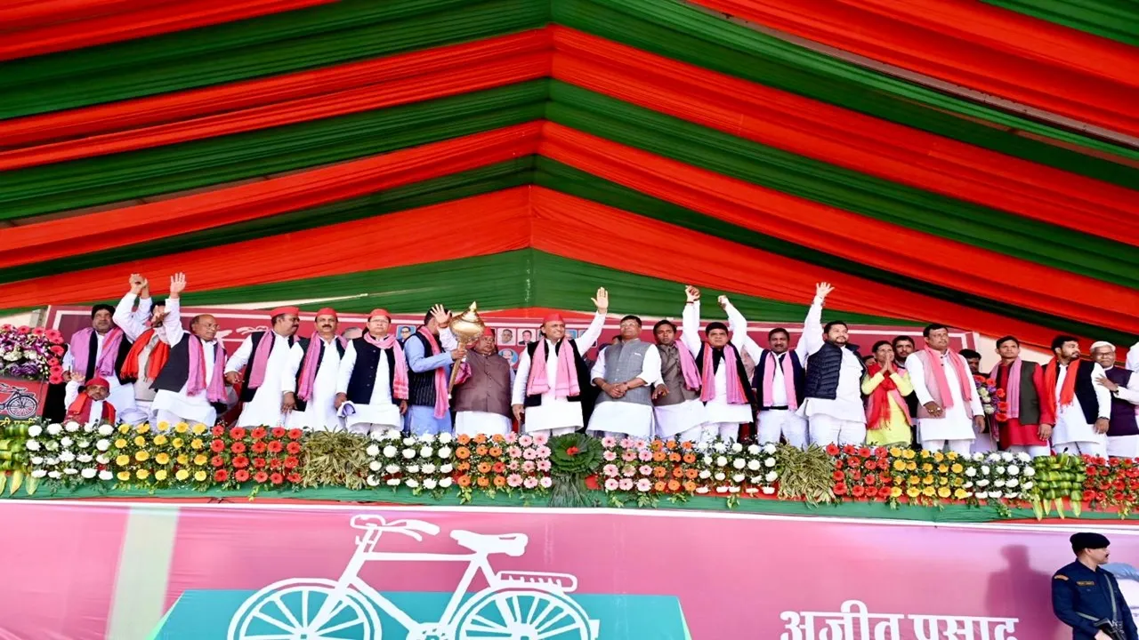 Milkipur by-election: मिल्कीपुर में बोले अखिलेश यादव- लोग वस्त्र से नहीं, विचार से योगी होते हैं....