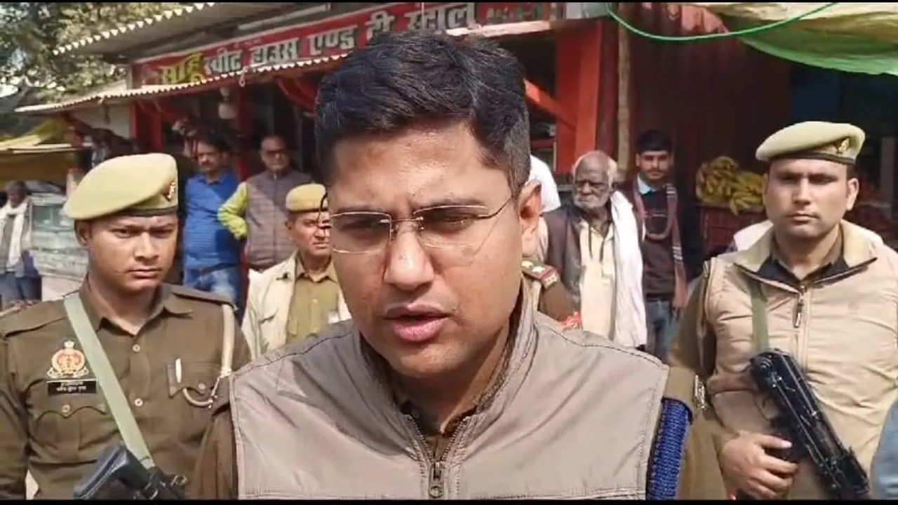 Ambedkarnagar News: युवक से अभद्रता करने के मामले में दरोगा और मुख्य आरक्षी को एसपी ने किया निलंबित