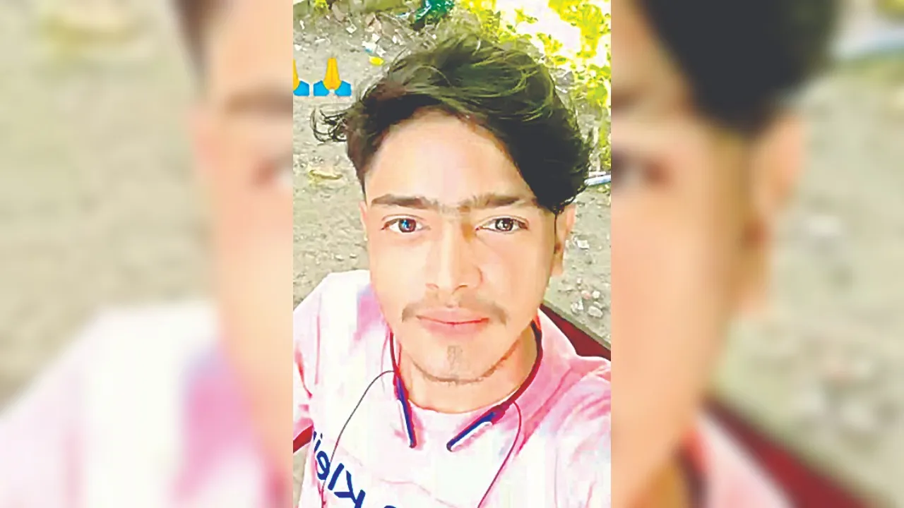 Etawah: फंदे पर लटकता मिला युवक का शव, पास में पड़ी मिलीं शराब की खाली बोतलें व जली बीड़ियां, परिजनों में मचा कोहराम  