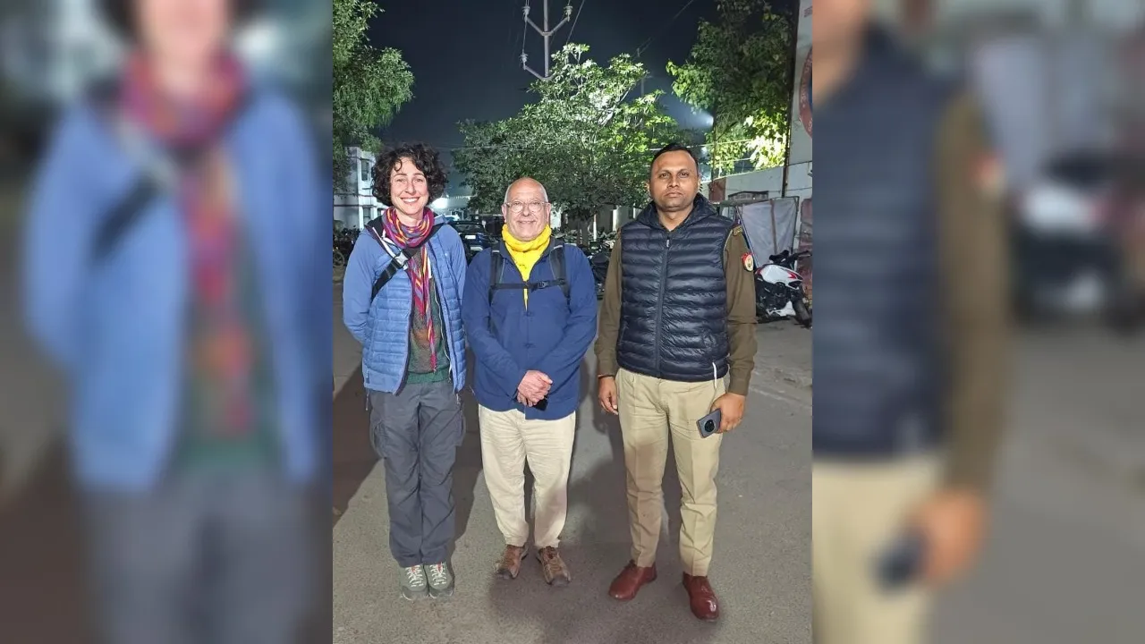 Kanpur में भटके दो फ्रांसीसी नागरिक, भारत भ्रमण पर निकले थे, रामादेवी चौराहे में पहुंच गए, पुलिस ने की मदद