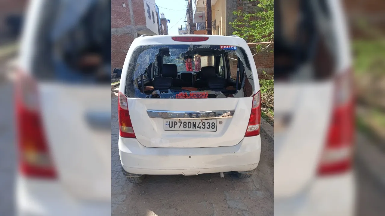 Kanpur में कार सवार आचार्य और भतीजे पर हमला: नशे में धुत युवकों ने की लूटपाट, गाड़ी में भी की तोड़फोड़, जानिए पूरा मामला 