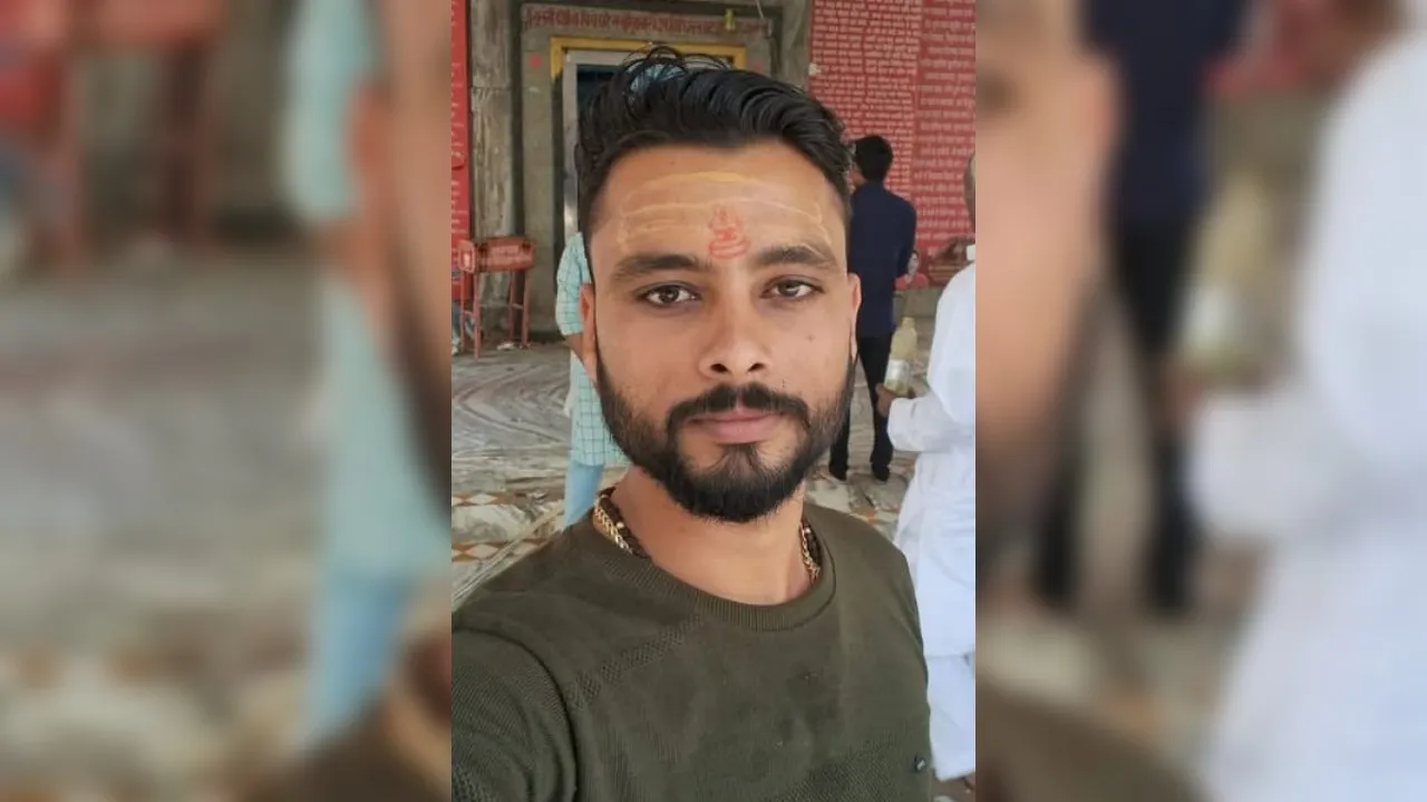 Kanpur: बेड पर औंधे मुंह पड़ा मिला मौरंग सप्लायर का शव, नाक से निकल रहा था खून, परिजनों ने कहा ये...