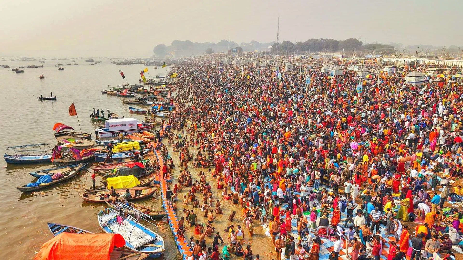 प्रयागराज: महाकुंभ में अब तक 33 करोड़ से अधिक श्रद्धालुओं ने लगाई आस्था की डुबकी