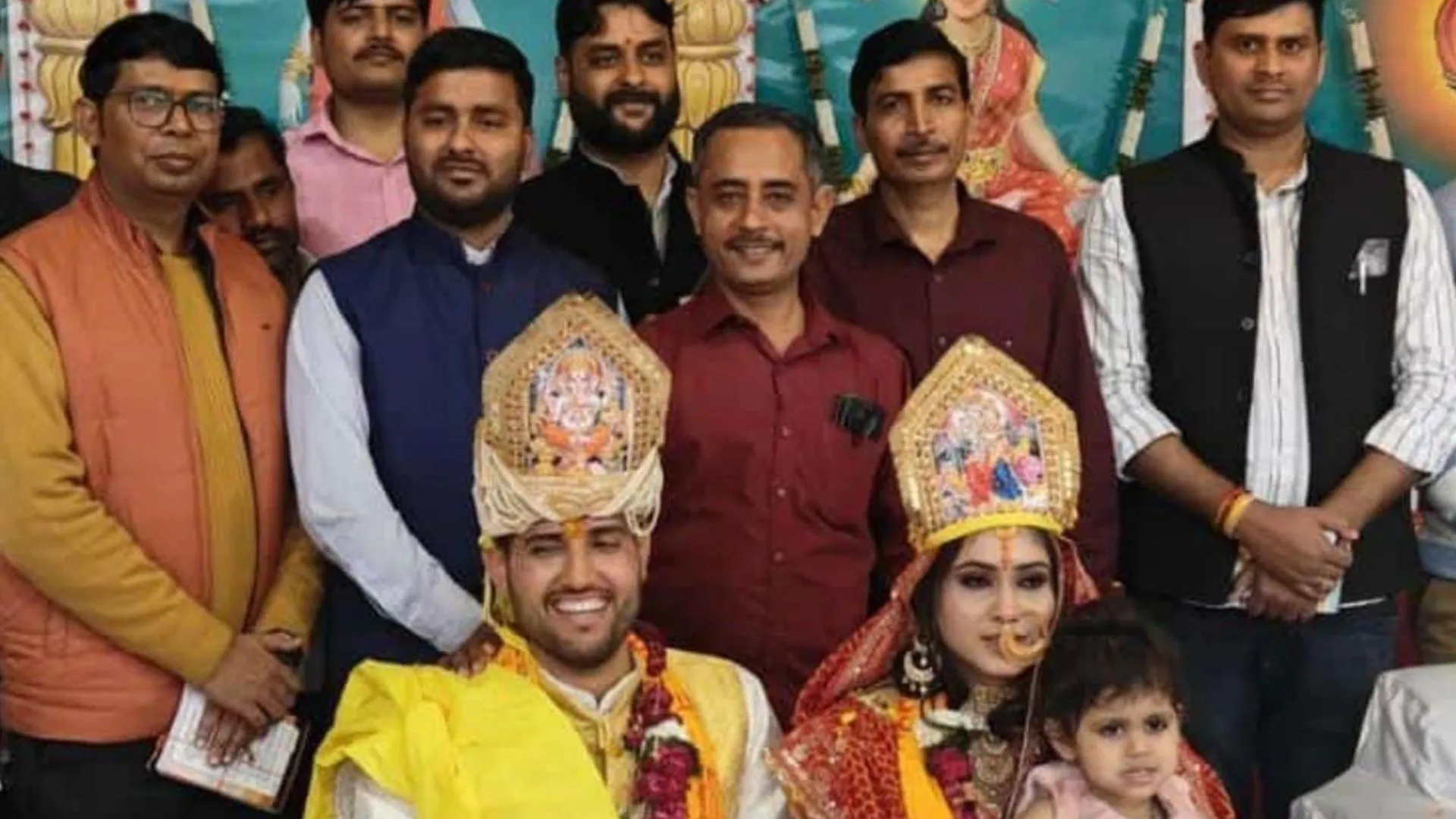 प्रतापगढ़: महाकुंभ में दहेज रहित विवाह कर पेश की मिसाल, सादगी से परिणय सूत्र में बंधे क्षेत्रीय युवा कल्याण अधिकारी 