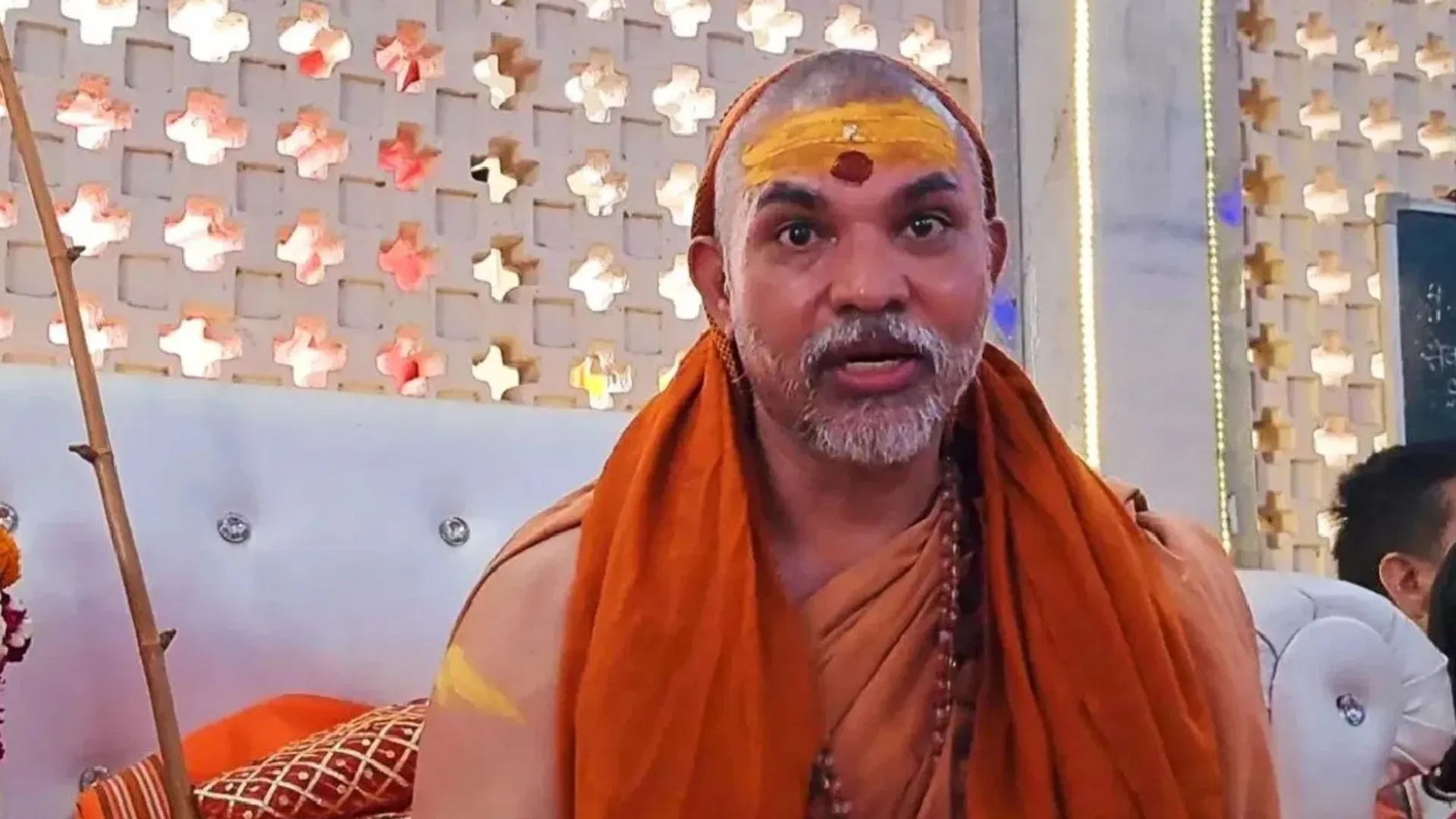 Mahakumbh 2025: स्वामी अविमुक्तेश्वरानंद के खिलाफ खुला मोर्चा, मेला से बाहर करने की अपील 