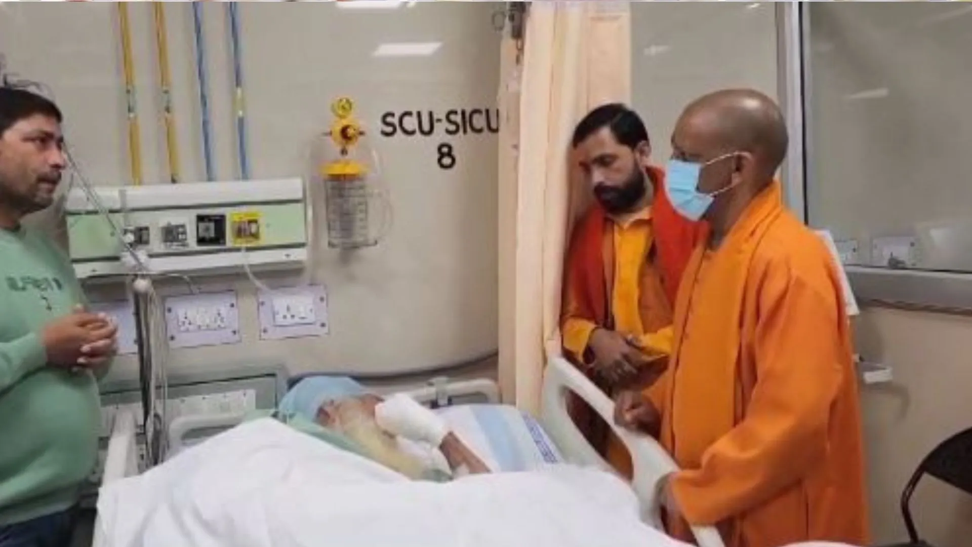 लखनऊ: राम मंदिर के मुख्य पुजारी को ब्रेन स्ट्रोक, मुख्यमंत्री योगी ने जाना हालचाल 