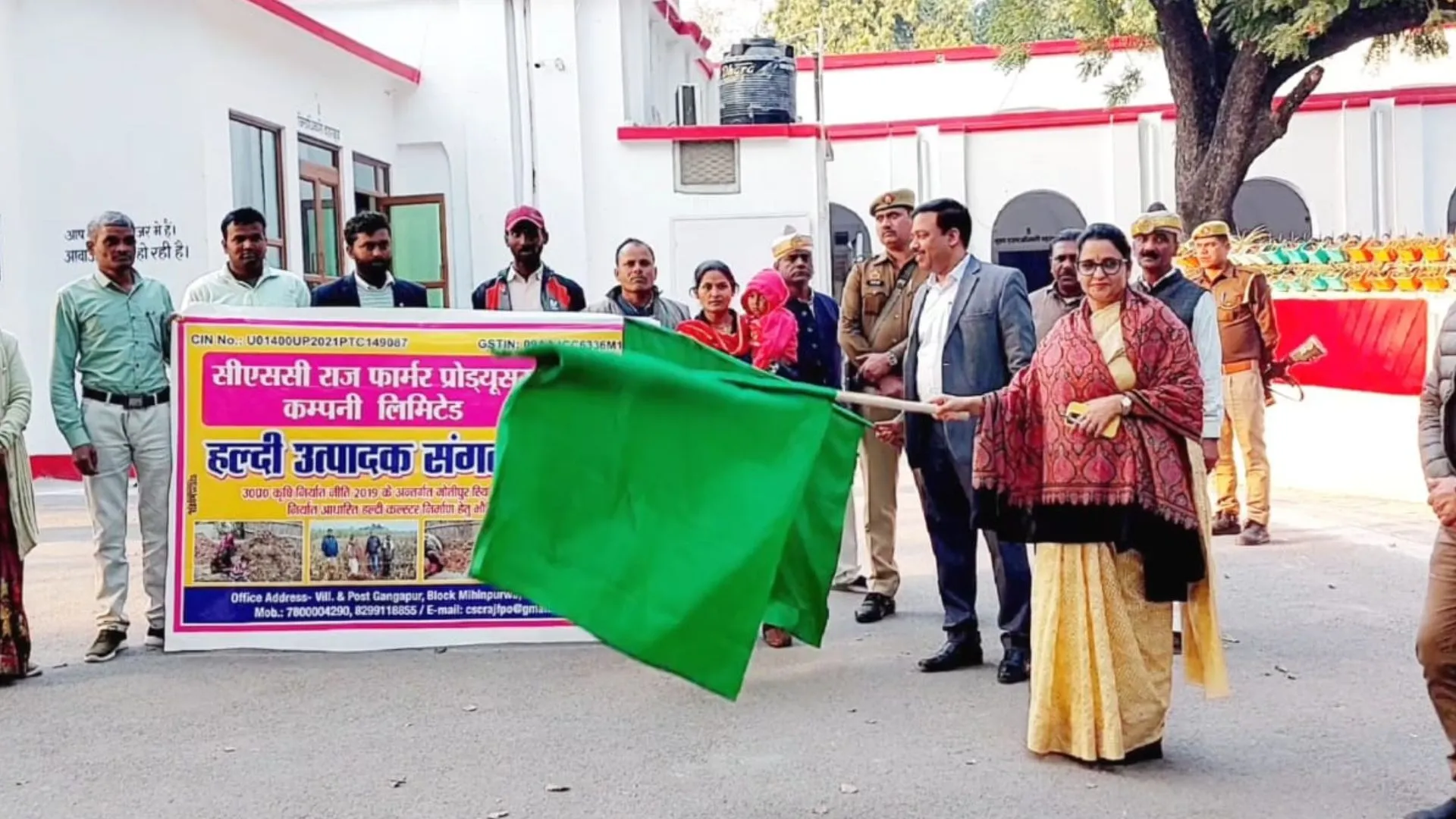बहराइच: हल्दी की खेती प्रशिक्षण के लिए हरिद्वार रवाना हुए किसान, डीएम ने दिखाई हरी झंडी 