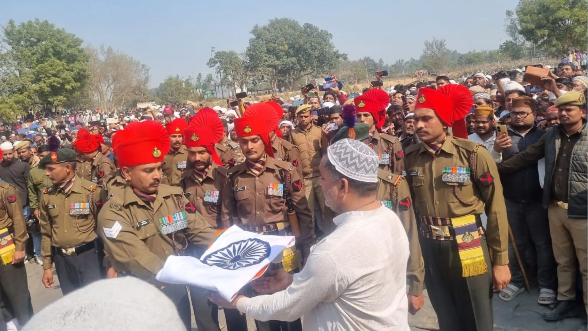 Bahraich News: राजकीय सम्मान के साथ हुआ सेना के जवान का अंतिम संस्कार, गार्ड ऑफ ऑनर के साथ दी गई अंतिम विदाई