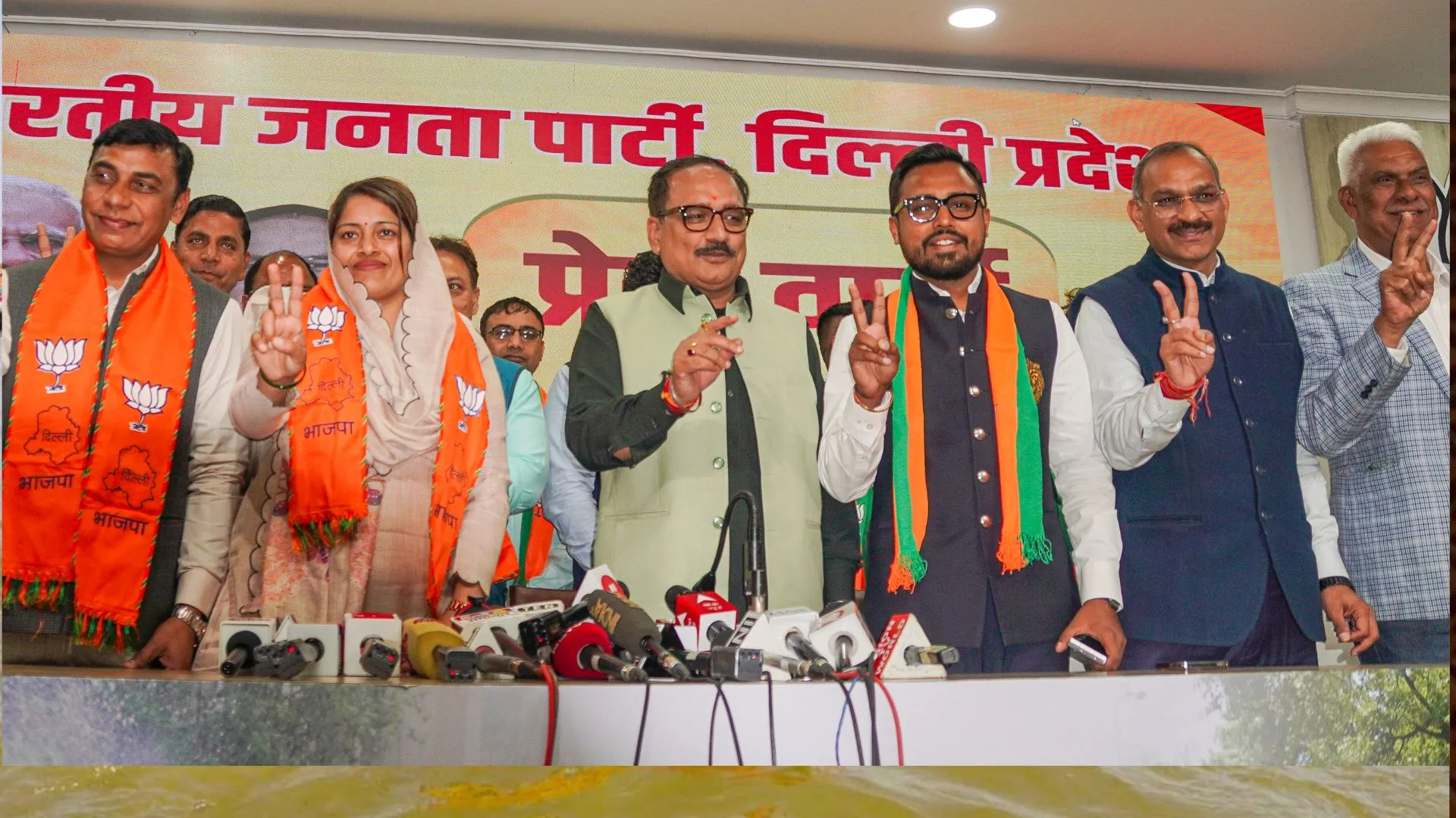 AAP के तीन पार्षद BJP में शामिल, महापौर चुनाव में पार्टी के जीतने की संभावना बढ़ी 