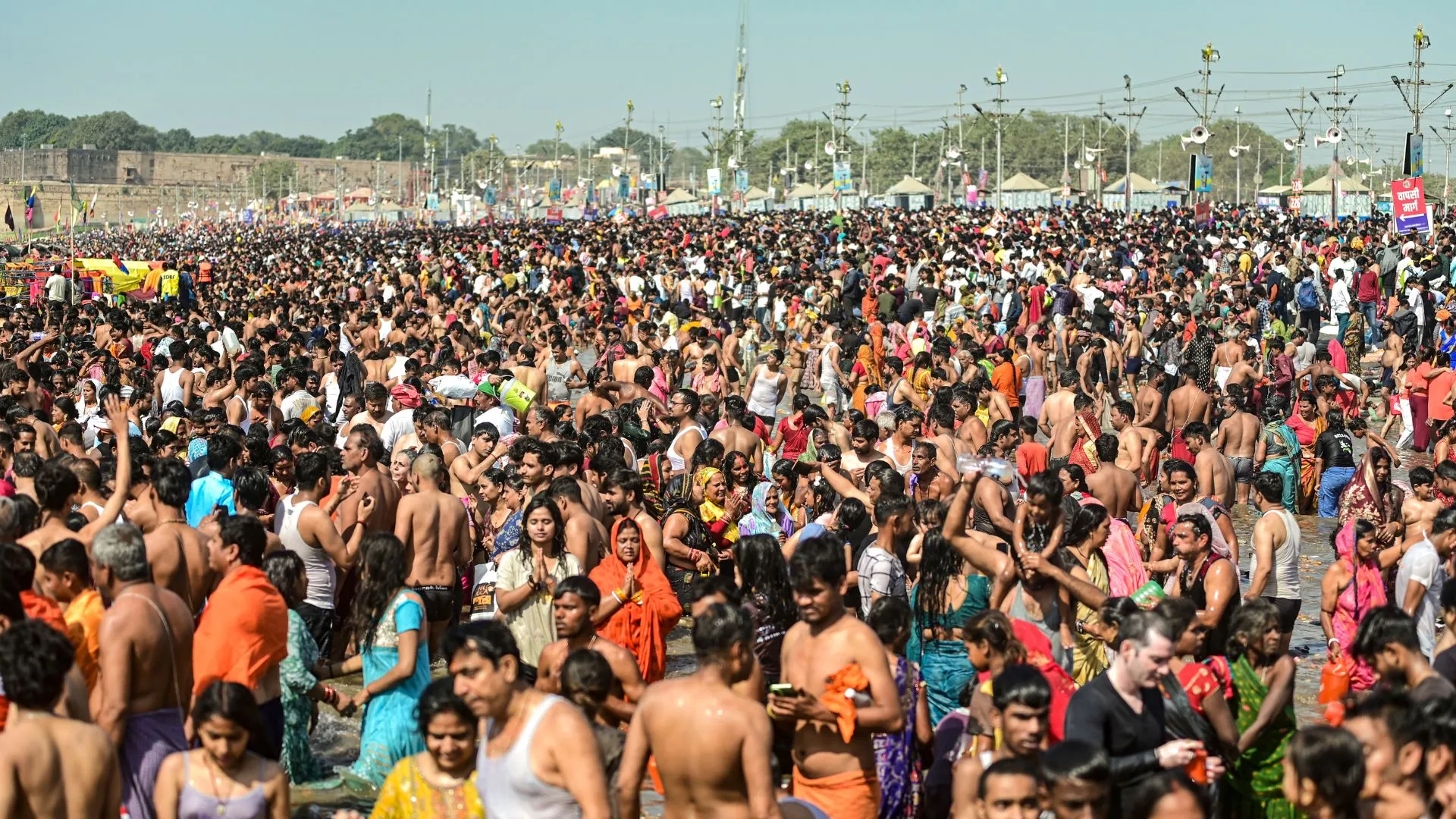 Mahakumbh 2025: संगम की रेती पर आस्था का समंदर, सवा करोड़ से अधिक ने किया पुण्य स्नान