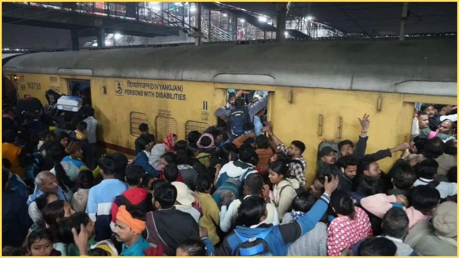 नई दिल्ली रेलवे स्टेशन पर भगदड़ के एक दिन बाद सुरक्षा के कड़े इंतजाम 