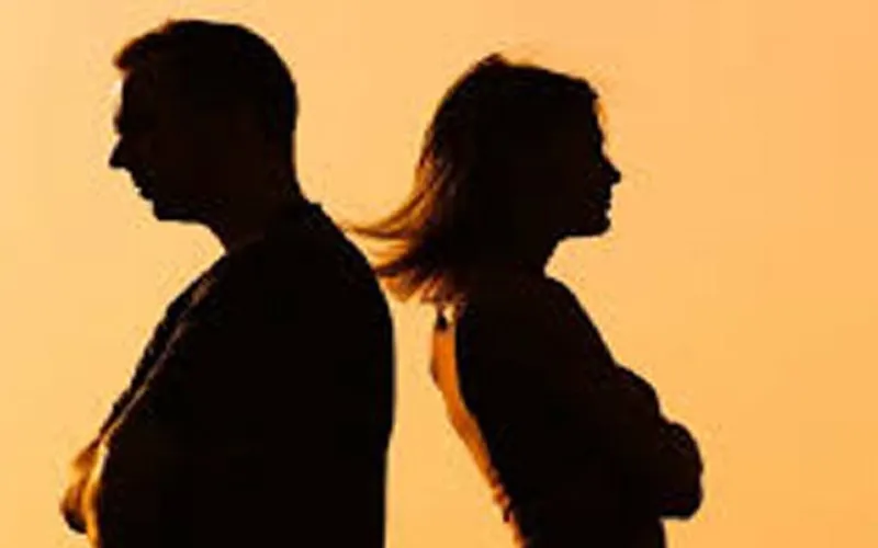 संभल : गिड़गिड़ाता रहा पति, नहीं पसीजा पत्नी का दिल...बोली- न पति के साथ रहूंगी न प्रेमी के