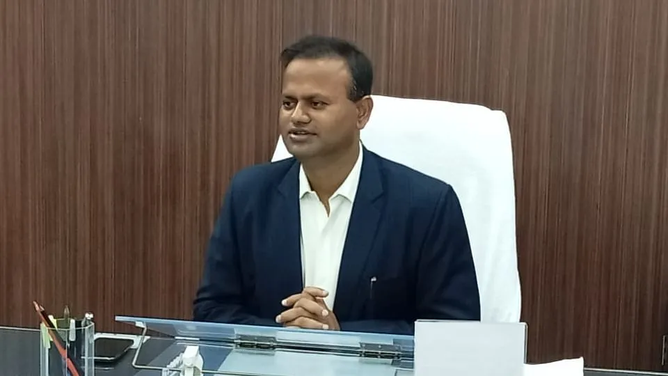 सितारगंज भूमि घोटाला: निलंबित PCS अफसर मदन और आशीष के खिलाफ तैयार होगा आरोपपत्र, डीएम ने दिए निर्देश