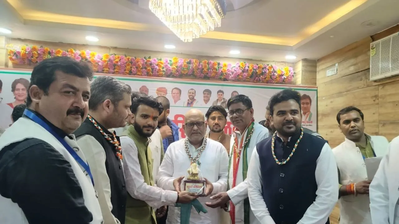 इटावा में कांग्रेस के प्रदेश अध्यक्ष अजय राय बोले- दिल्ली में भगदड़ के लिए सरकार जिम्मेदार, रेलमंत्री दें इस्तीफा... 