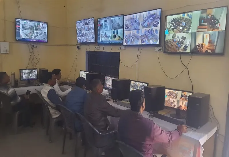 यूपी बोर्ड परीक्षा : 24 घंटे स्ट्रांग रूम की नाइट विजन कैमरों से होगी निगरानी, परीक्षा केंद्रों पर पुलिस बल भी रहेगा तैनात 