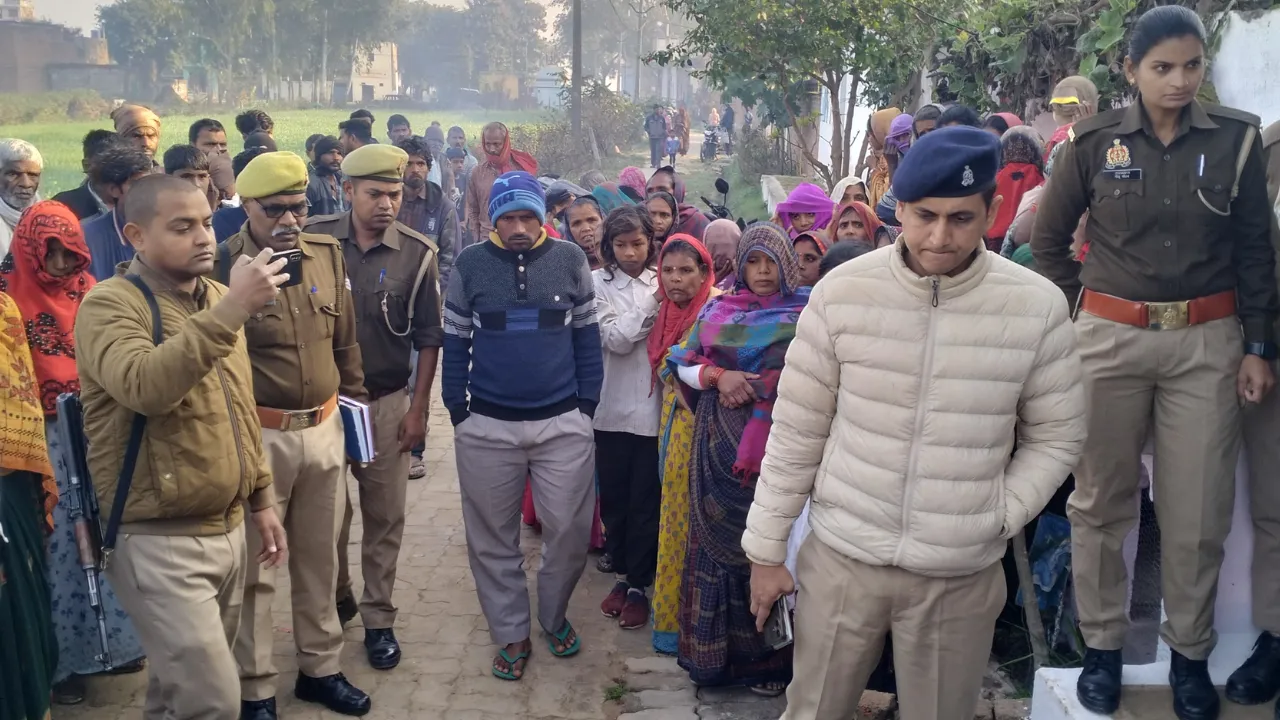 हमीरपुर में घरेलू कलह में दंपति ने फांसी लगाकर दी जान: पत्नी को लटकता देख पति भी फंदे से झूला, दो बेटों को बिलखता छोड़ गए...