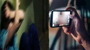 पीएचडी स्कॉलर छात्राओं का बनाया आपत्तिजनक वीडियो