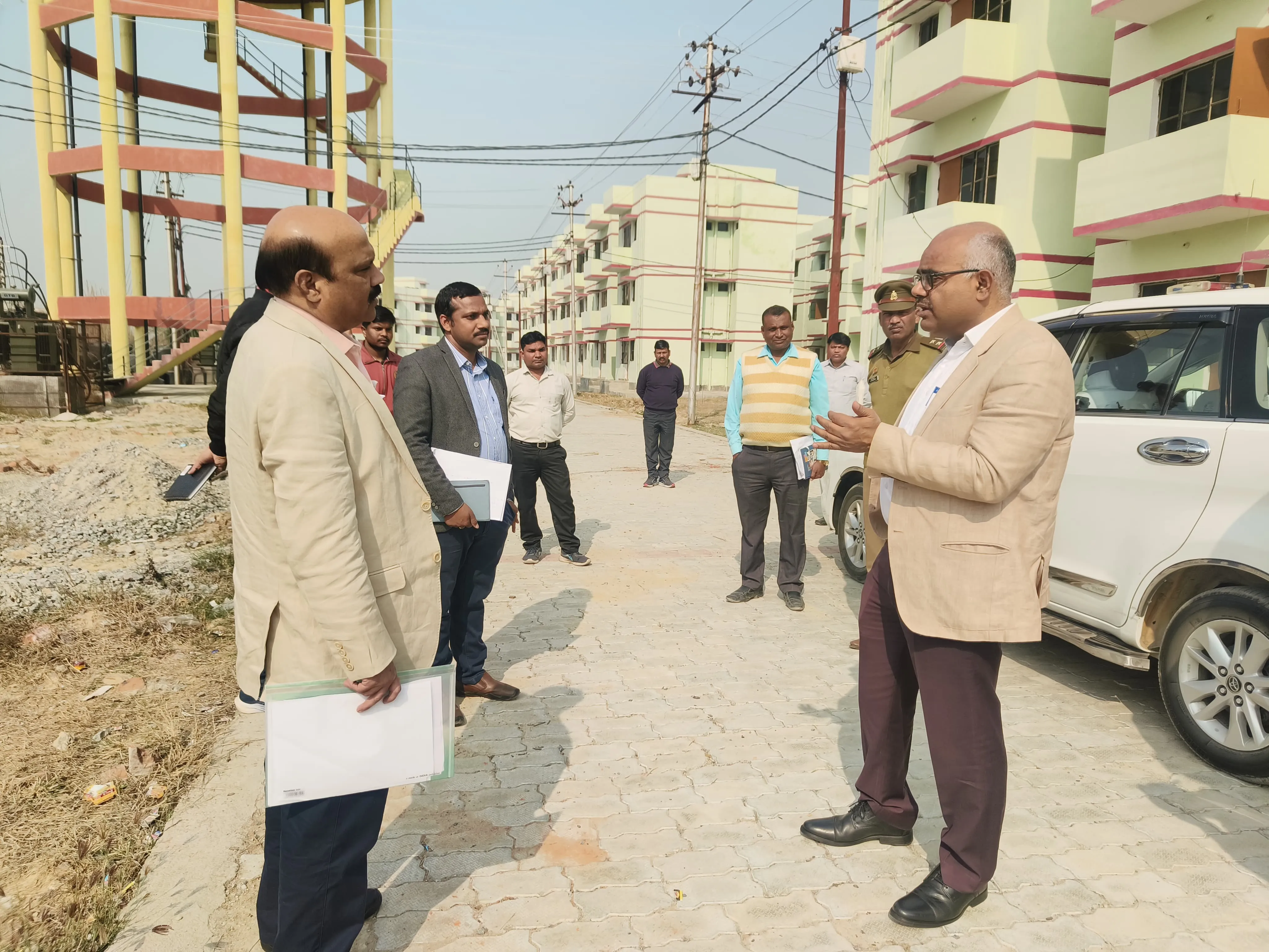 Kanpur DM जितेंद्र प्रताप सिंह ने आसरा आवासों का किया निरीक्षण: काम में गति लाने और आवंटन प्रक्रिया तेज करने के दिए निर्देश...