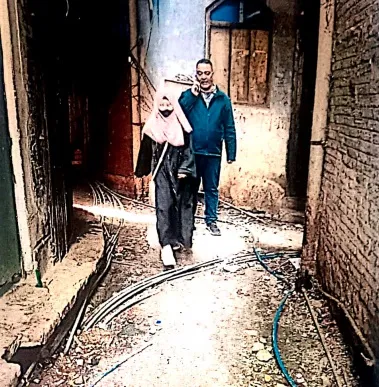 कानपुर के हीरामन का पुरवा की गलियों से ठेकेदार उखाड़ ले गया 8 हजार इंटरलॉकिंग टाइल्स...कंपनी को इतने लाख का नोटिस