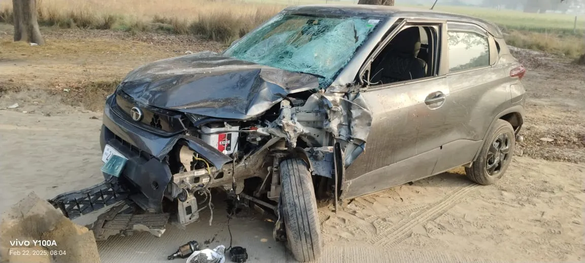 Fatehpur: पिकअप में कार में मारी टक्कर...एक की मौत व आधा दर्जन घायल, हरियाणा से प्रयागराज जा रही थी