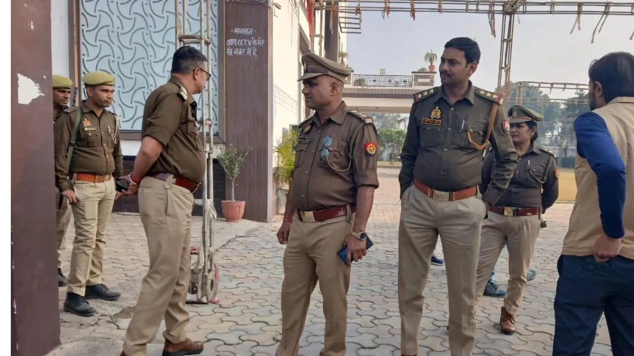 Kannauj: मनमानी के लिए पहचाने जाते SDM तिर्वा, फिर भी जमे...ठठिया में भी मकान ध्वस्त करने के लग चुके आरोप