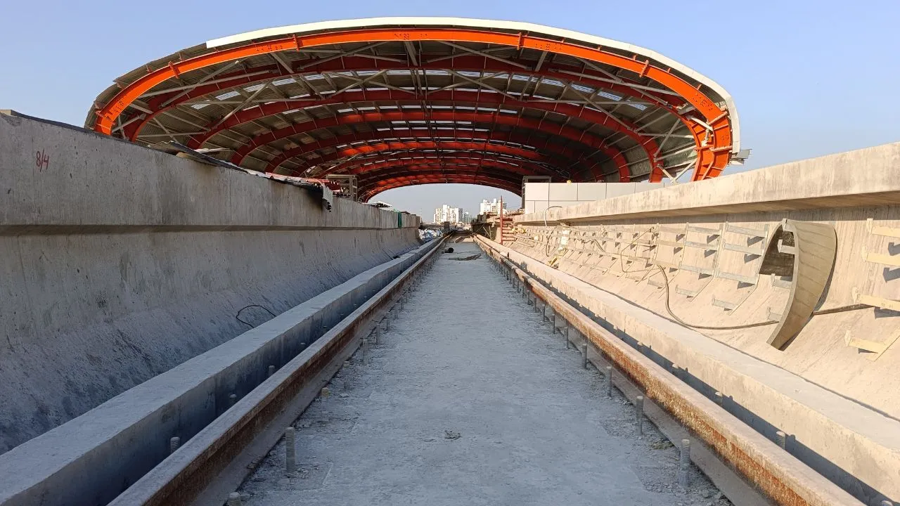 Kanpur Metro: बारादेवी से नौबस्ता तक ट्रैक निर्माण ने पकड़ी रफ्तार, वेल्डिंग कार्य पूरा, स्लैब की ढलाई शुरू, जल्द शुरू होगा ट्रायल