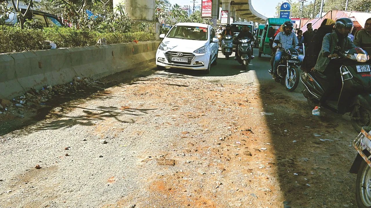 सड़कों के गड्ढों ने बढ़ाये स्पाइन और स्लिप डिस्क के मरीज: कानपुर के अस्पतालों में प्रतिदिन पहुंच रहे...नजरअंदाज न करें... 