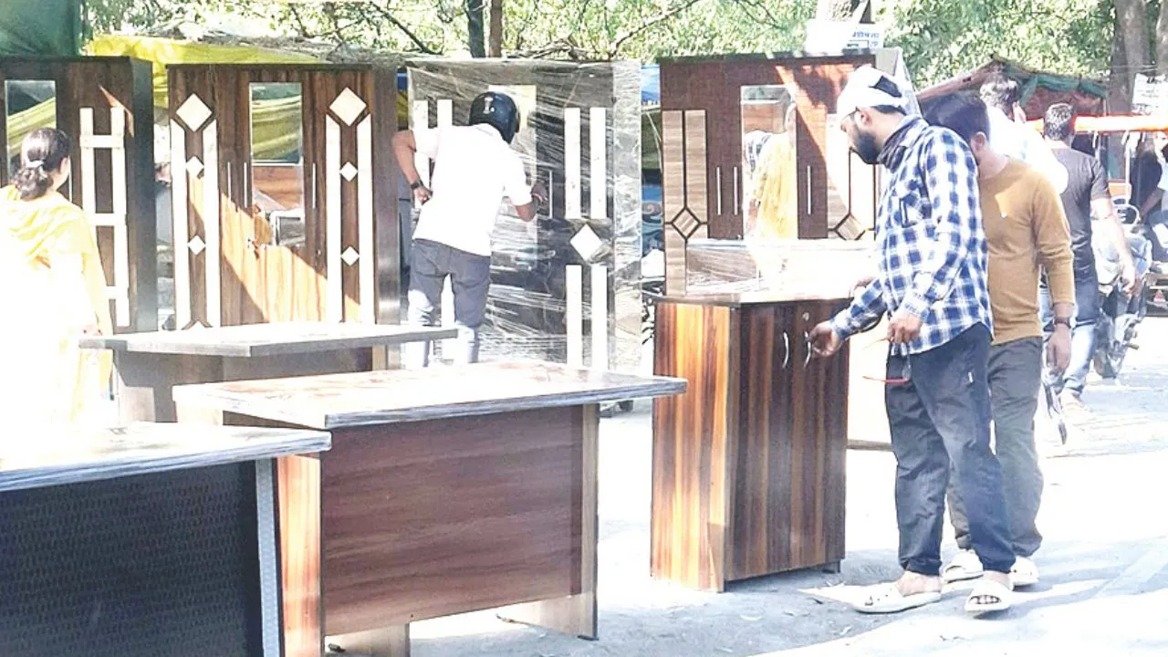  कानपुर के दक्षिण में फुटपाथ पर सजे बाजार, संडे को मुश्किलें हजार: नगर निगम साबित हो रहा लाचार, नोटिसों के बाद भी नहीं खाली हुए फुटपाथ