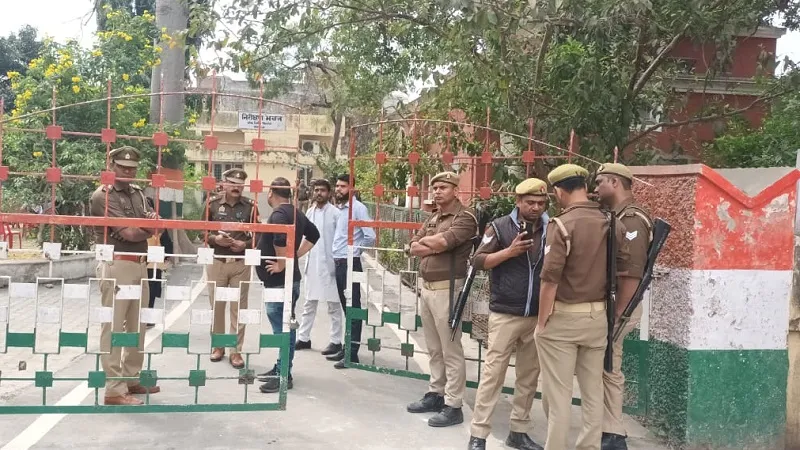 Sambhal violence : जांच के लिए चौथी बार संभल पहुंचा गठित न्यायिक जांच आयोग, दर्ज किए लोगों के बयान 