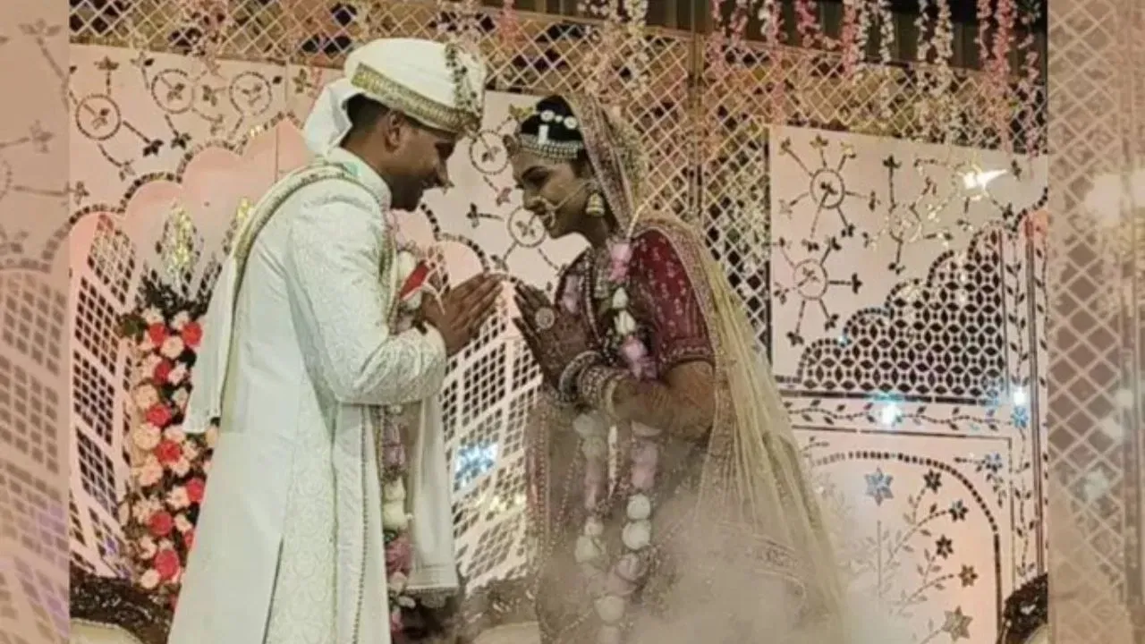 राष्ट्रपति भवन में यादगार शादी : CRPF अफसर पूनम गुप्ता ने अवनीश के साथ लिए सात फेरे, राष्ट्रपति ने वर-वधू को दिया आशीर्वाद