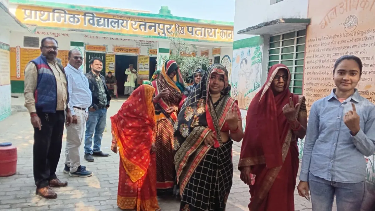 कानपुर के पतारा के रतनपुर गांव में उपचुनाव को लेकर वोटिंग: छह माह पहले ग्राम प्रधान का इस तरह हुआ था निधन...