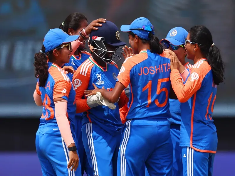Women's U19 T20 World Cup : भारतीय गेंदबाजों का कहर, वर्ल्ड कप फाइनल में साउथ अफ्रीका ने दिया 83 रनों का टारगेट