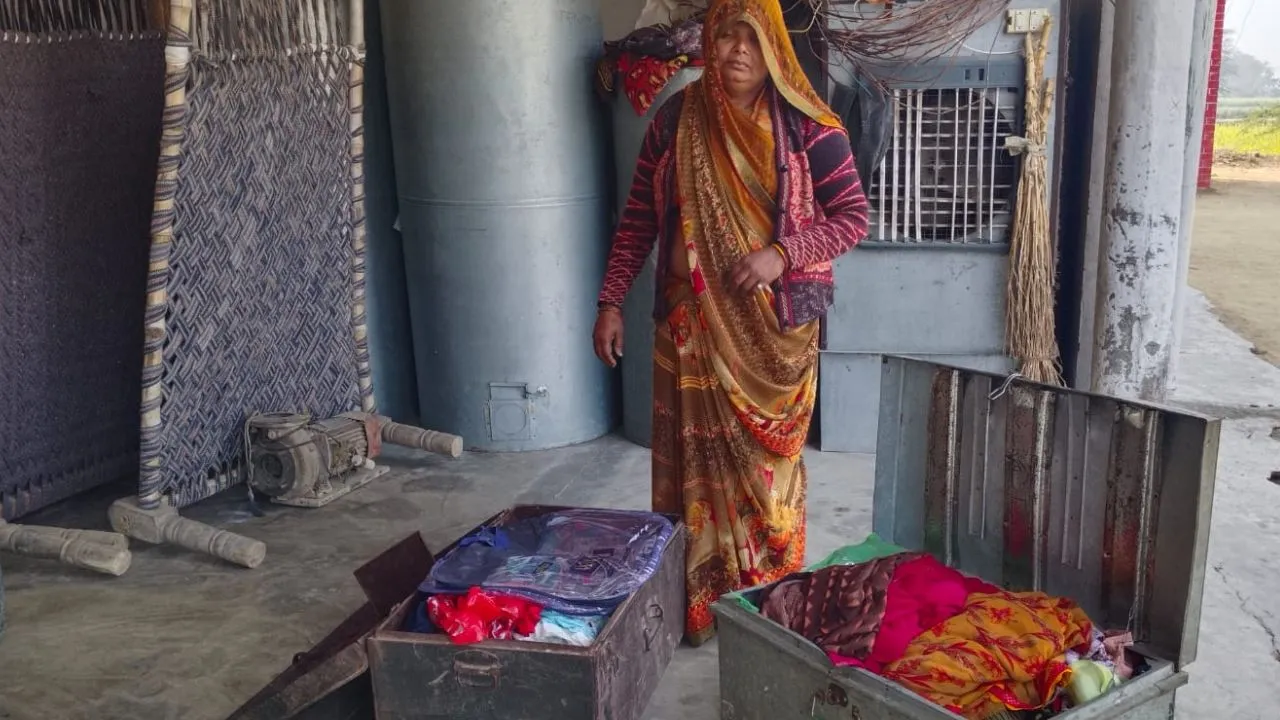 इटावा में बदमाशों ने एक घर को बनाया निशाना: गोली मारने की धमकी देकर लाखों का माल लेकर हुए फरार