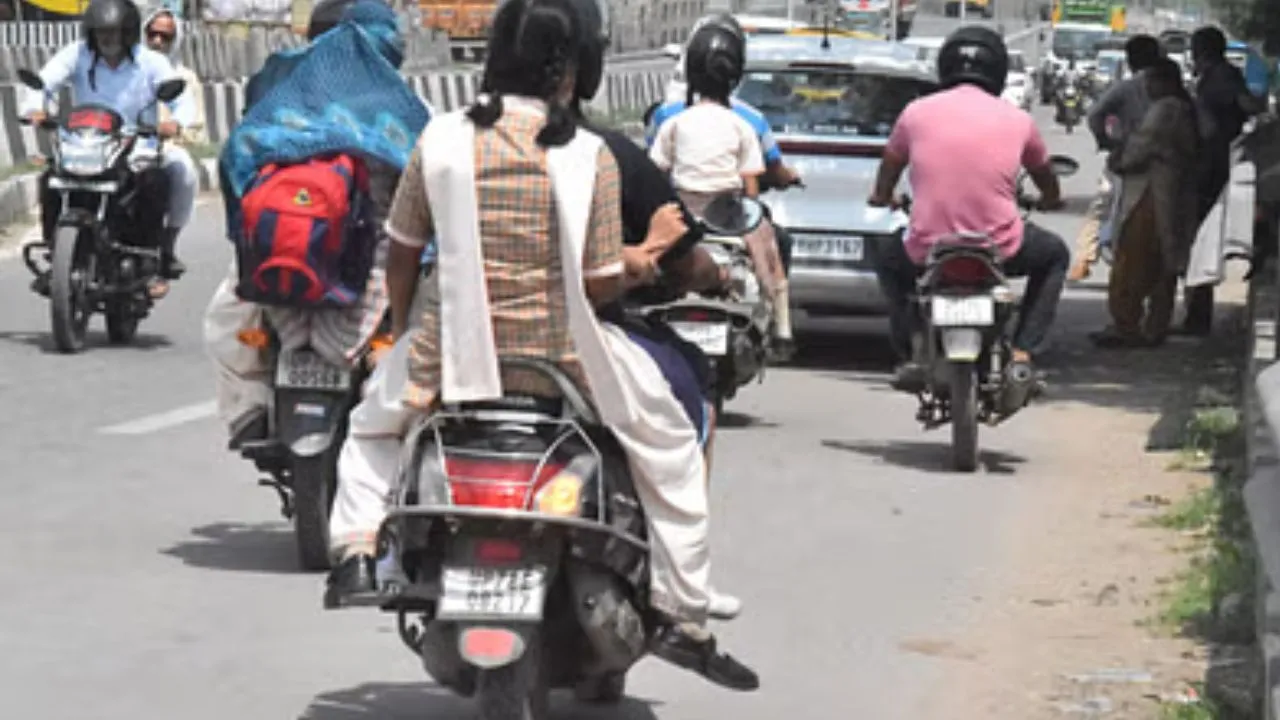 कानपुर में यातायात नियम तोड़ने में 870 वाहनों के चालान: गलत दिशा, बिना हेलमेट व तीन सवारी बिठाकर चलाने वाले अधिक