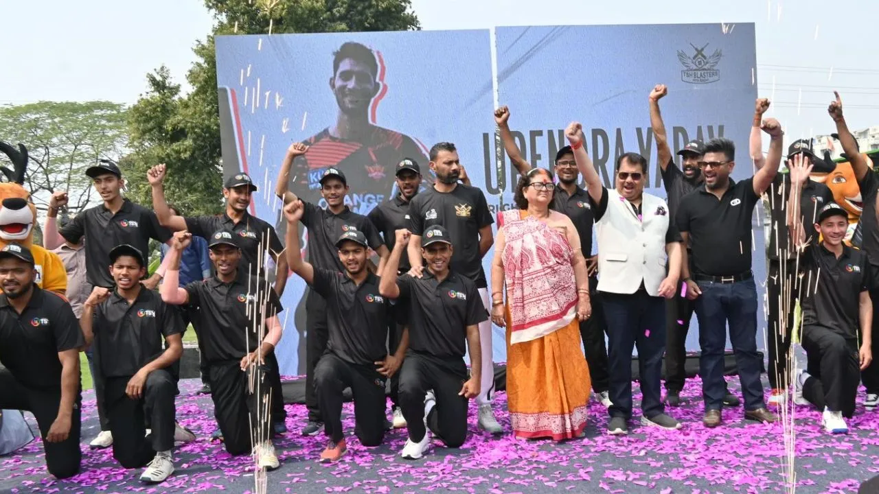 TSH ब्लास्टर्स आर्यनगर की जर्सी, कैप और शुभंकर का भव्य अनावरण...कानपुर में क्रिकेट सितारों और खेल प्रेमियों का जबरदस्त उत्साह