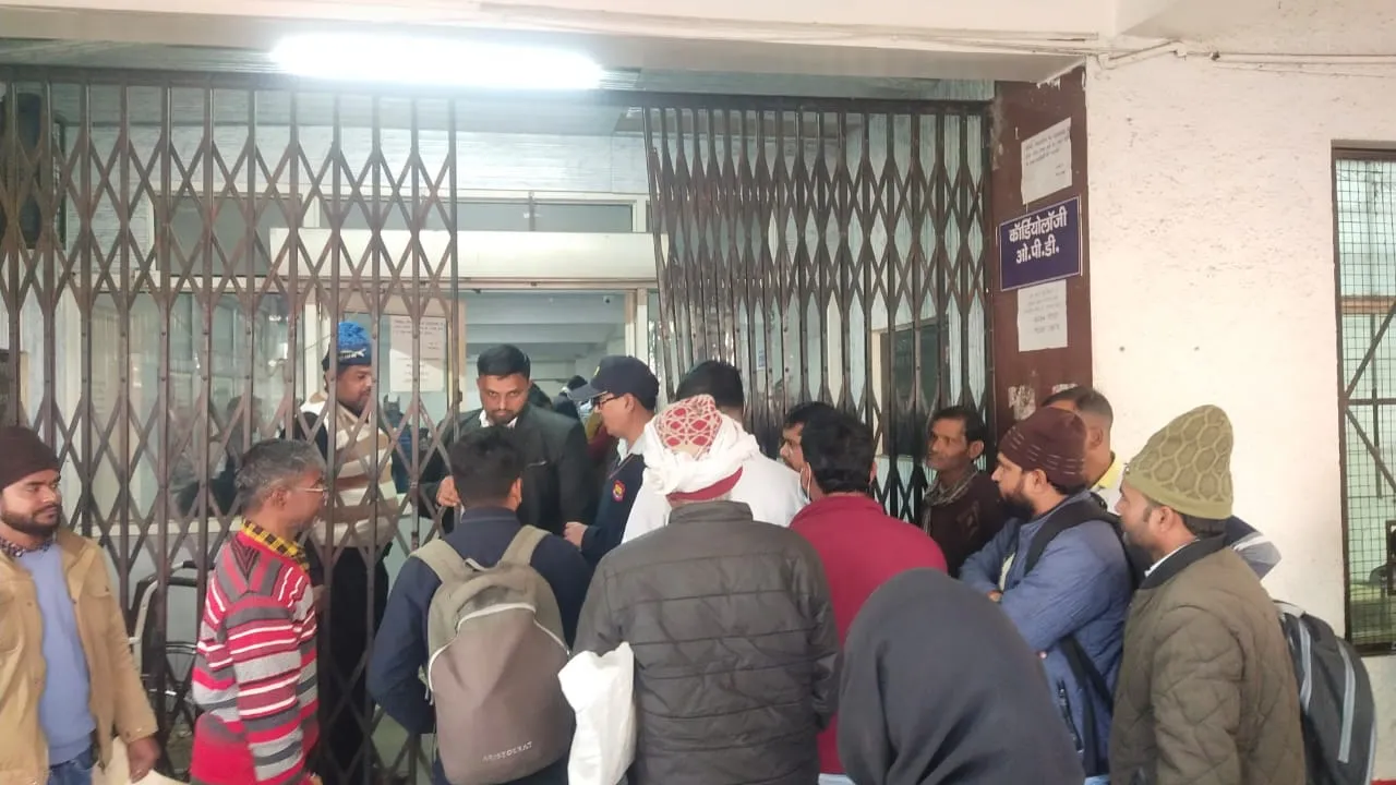 KGMU में मिल रही तारीख पर तारीख... लेकर लैट रहे मरीज, ईको जांच कराने में मरीजों का फूल रहा दम