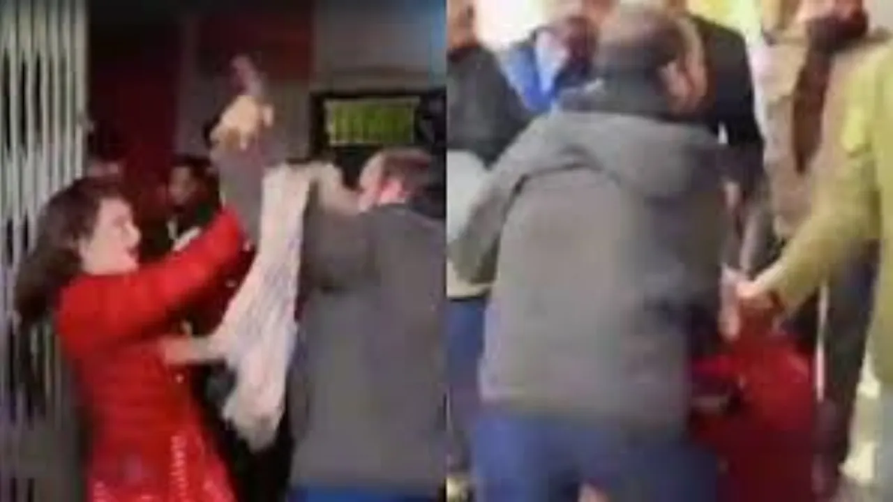 Viral Video: पत्नी ने की पति की चप्पल से पिटाई, जमकर मचाया हंगामा