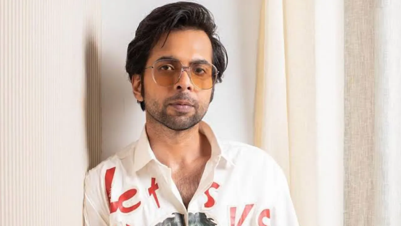 आध्यात्मिक माहौल में डूबे अभिषेक बनर्जी, प्रयागराज में कर रहे शूटिंग