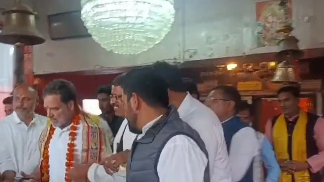 राहुल गांधी ने चुरुवा मंदिर में टेका मत्था, की पूजा अर्चना
