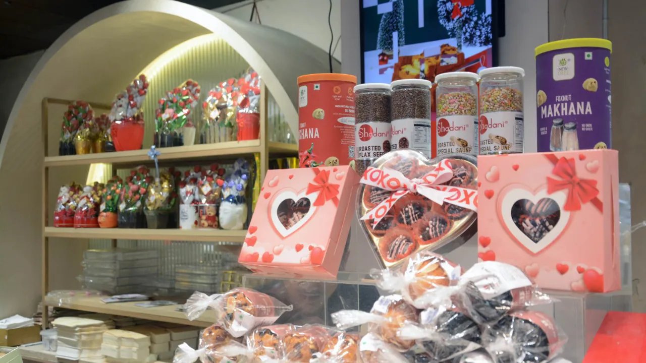 Valentine Day पर सजा इजहार-ए-मोहब्बत का बाजार