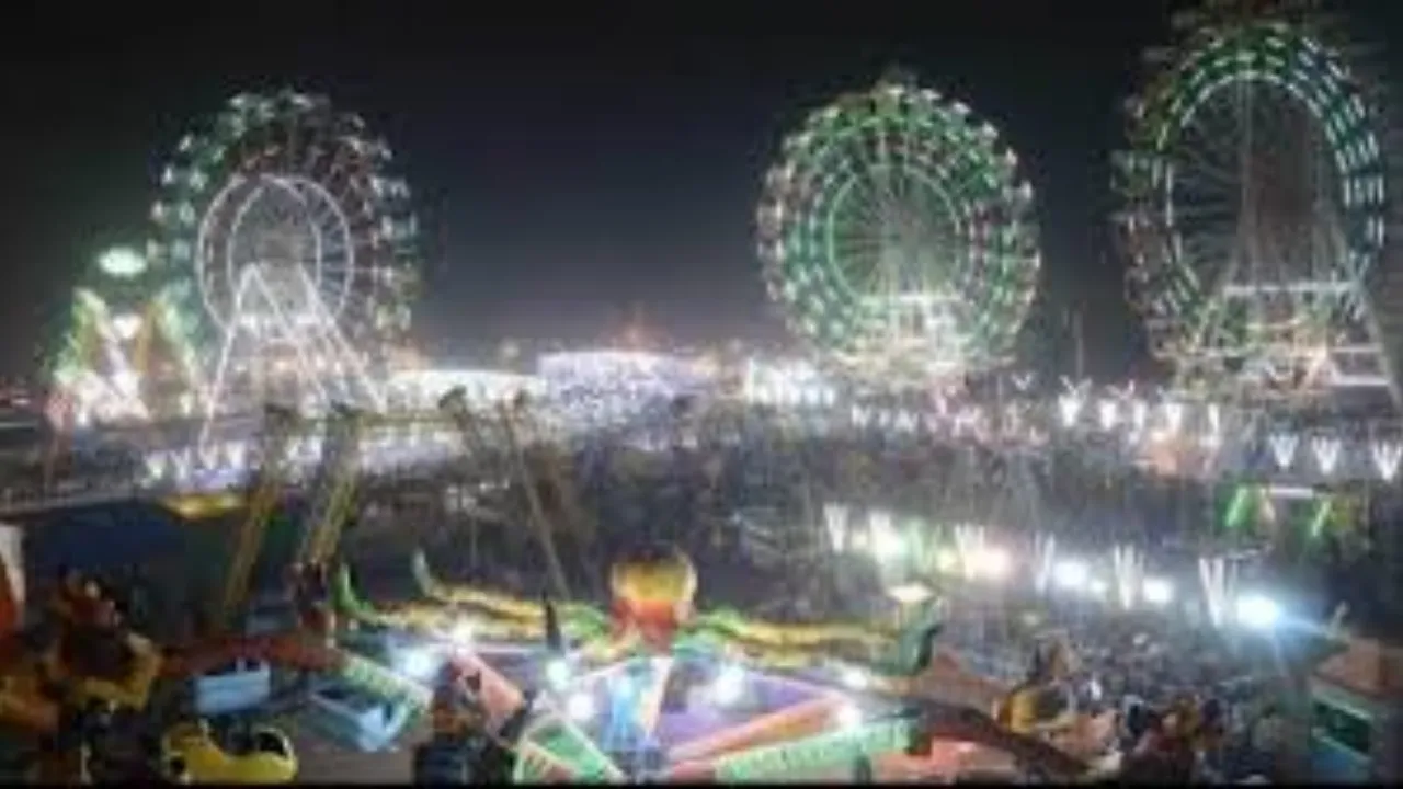 लखनऊः कतकी मेला में जोनल अधिकारी से भिड़े व्यापारी, दुकानें हटाने गई टीम का किया घेराव