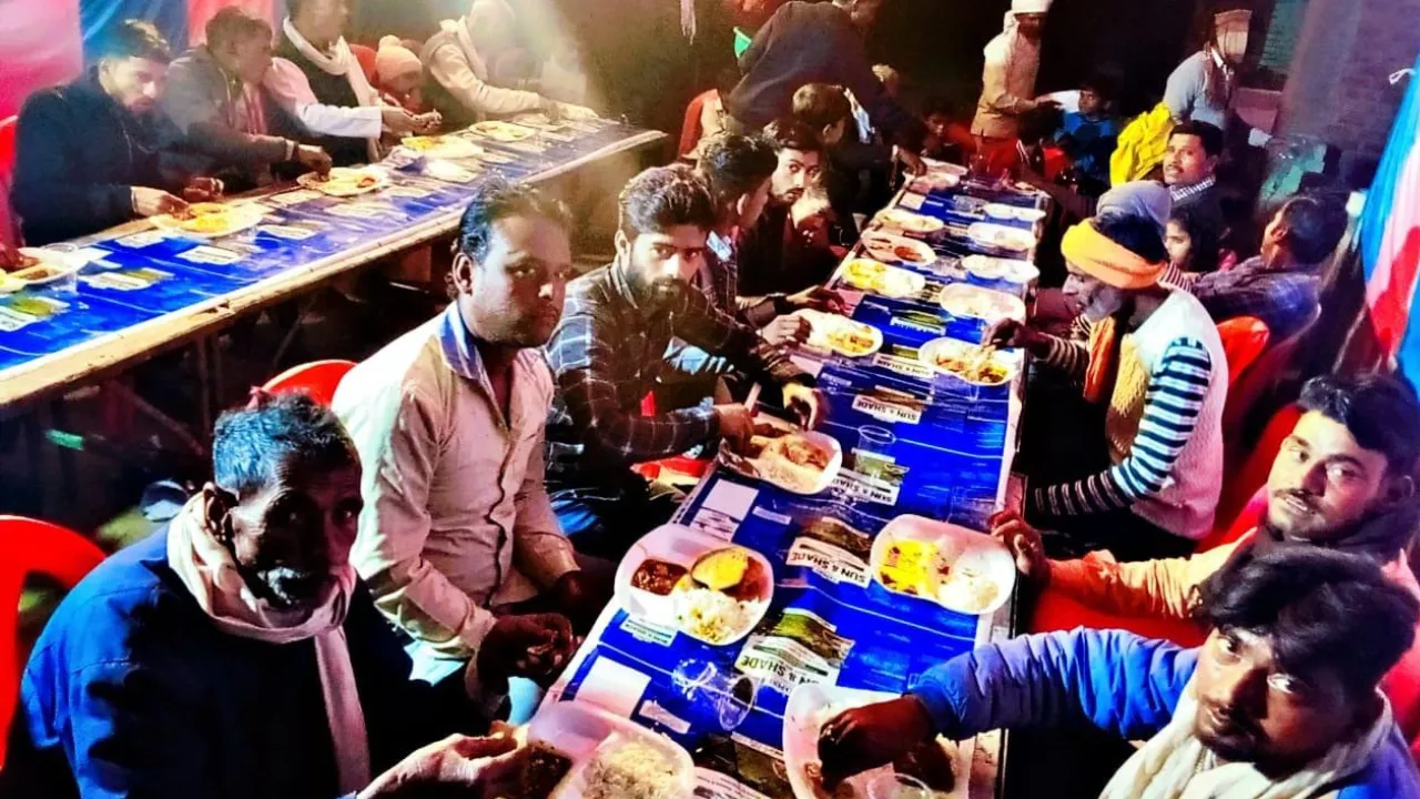 Hardoi News: केक कटा, डीजे की धुन पर झूमे लोग, अनोखे अंदाज में मनाया गया दो बकरियों का बर्थडे