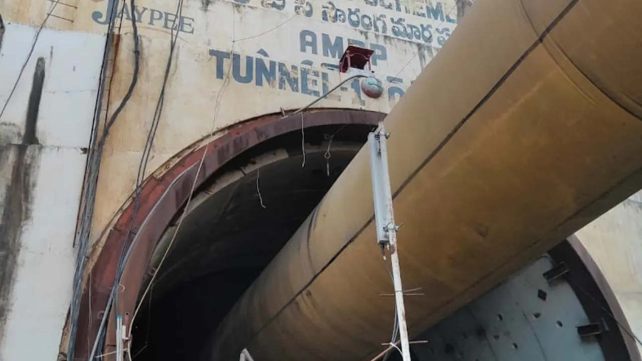 तेलंगाना सुरंग हादसा में श्रमिकों को जिंदा बचाने के लिए जद्दोजहद जारी, झारखंड के सीएम सुरंग बोले करेंगे हर संभव मदद 