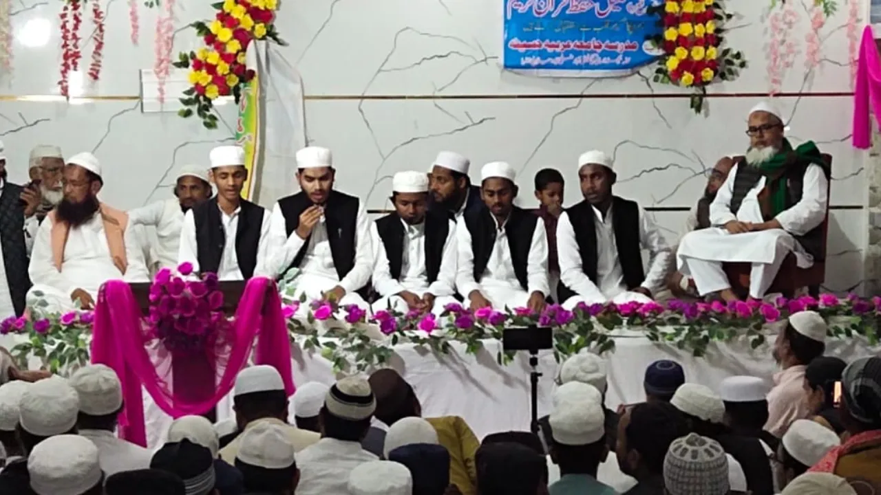 समाज को सही दिशा में लेते हैं हाफिज: मौलाना सिराज 