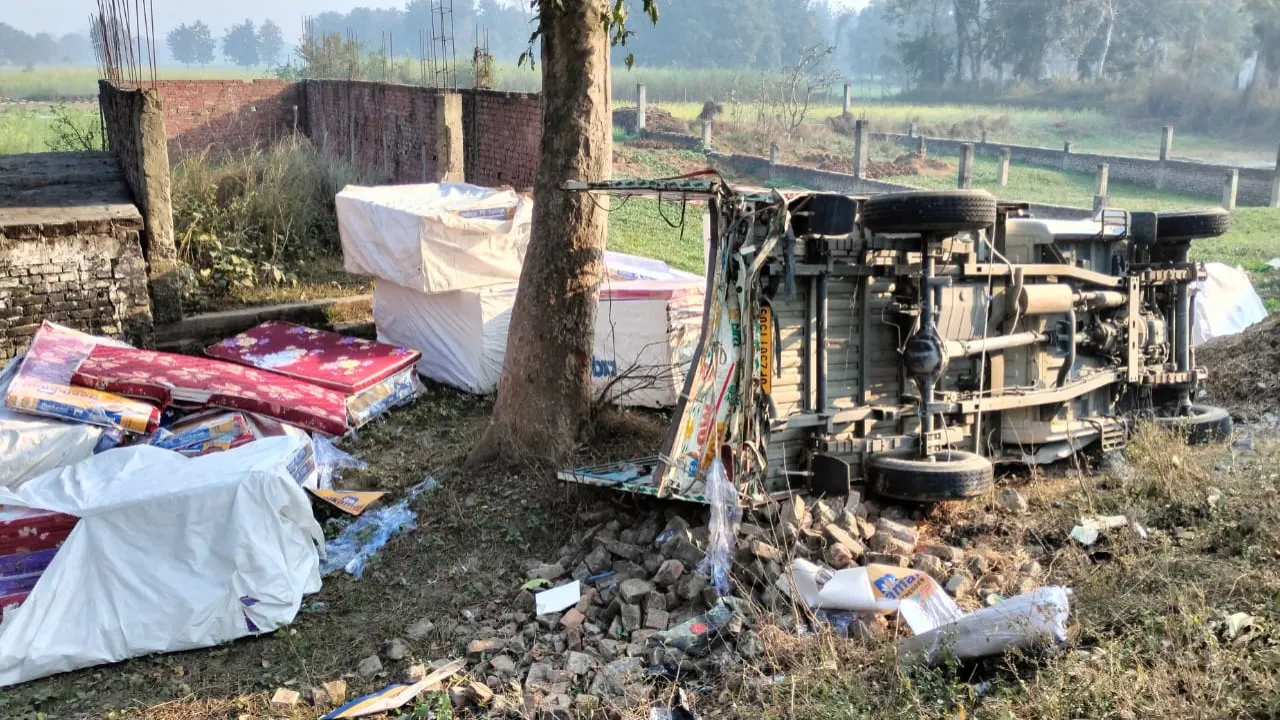 बलरामपुरः सड़क हादसे में पिकअप और डीसीएम से जोरदार भिड़ंत, चालक सहित दो की मौत, छानबीन में जुटी पुलिस 