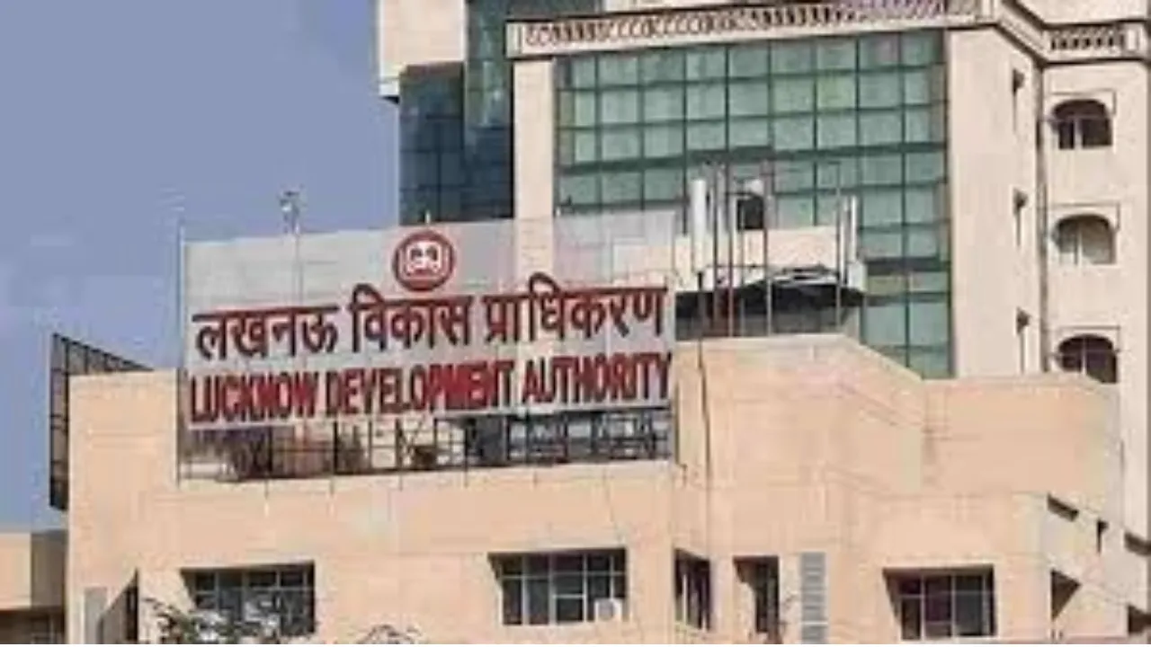 लखनऊः फिर चलेगा बुलडोजर, लाखों-करोड़ों में खरीदें फ्लैट, दुकानें, अब टूटेंगे