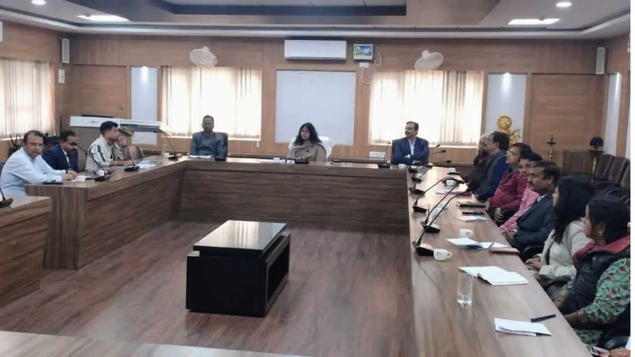 अवध विश्वविद्यालयः समर्थ पोर्टल के क्रियान्वयन को लेकर कुलपति ने की समीक्षा बैठक, कहा- कार्यालयीय प्रणाली बनेगी पारदर्शी 