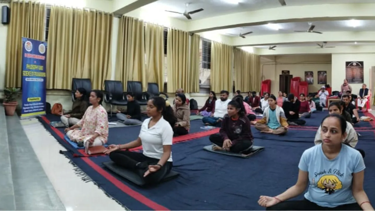 एसिडिटी और खट्टी डकार में राहत देता है सूर्यभेदी और चंद्रभेदी प्राणायाम