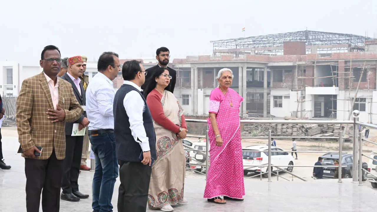 Avadh University: राज्यपाल ने निर्माणाधीन परियोजनाओं और शैक्षणिक गतिविधियों का किया निरीक्षण